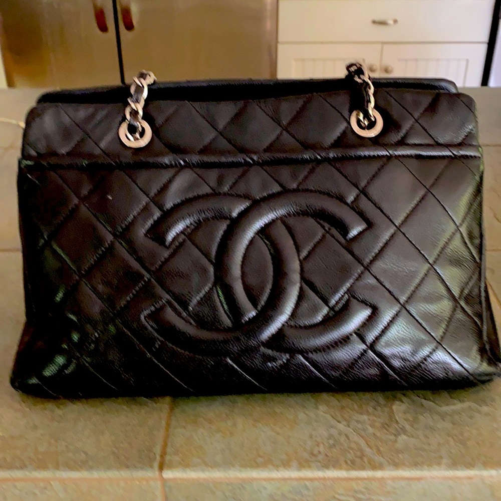 LARGE BEAUTIFUL CHANEL TOTE BAG